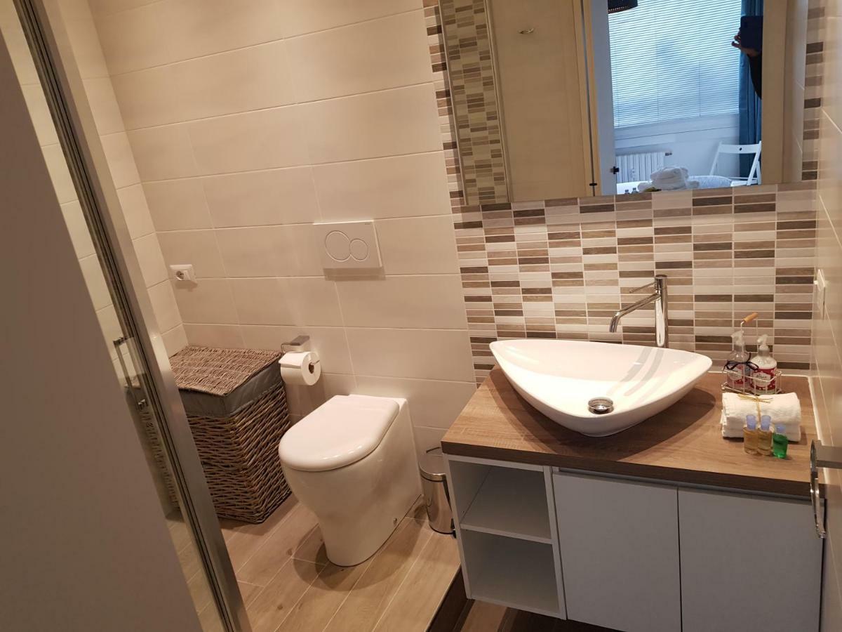 M.H.S. Apartment Милано Екстериор снимка