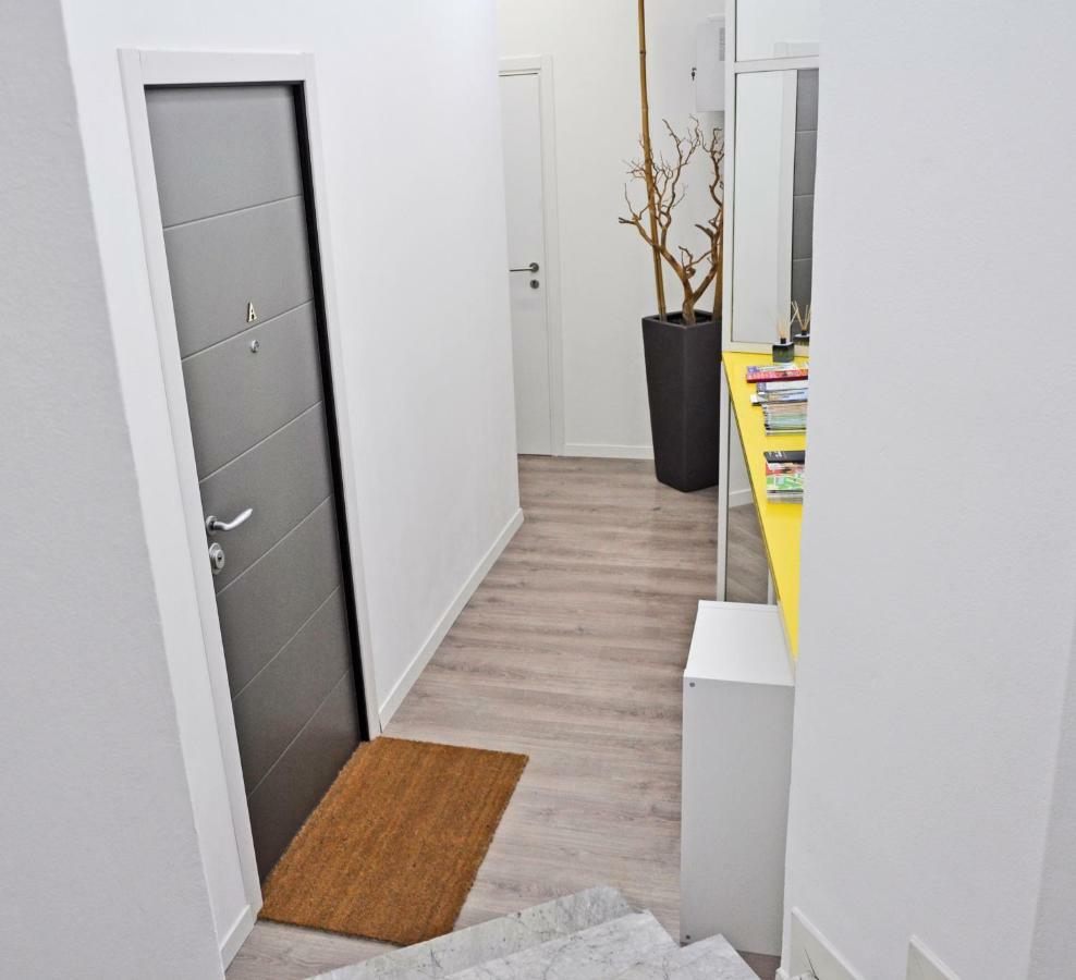 M.H.S. Apartment Милано Екстериор снимка