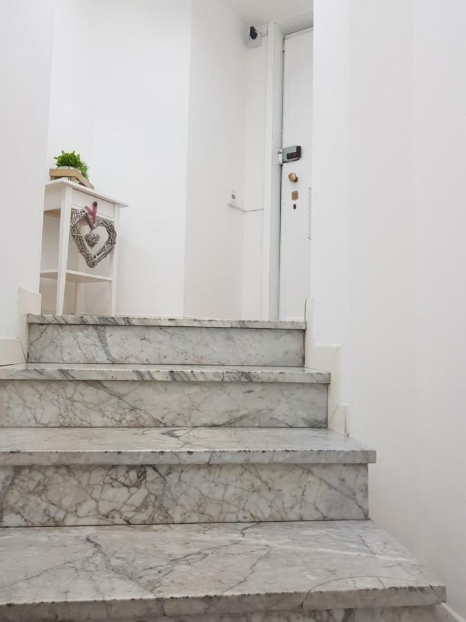 M.H.S. Apartment Милано Екстериор снимка